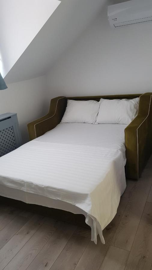 Apart Hotel Fresh Oradea Exterior foto