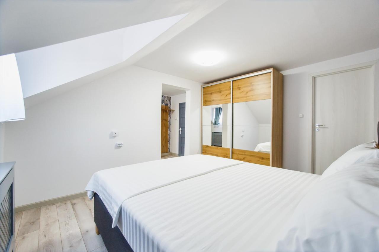 Apart Hotel Fresh Oradea Exterior foto